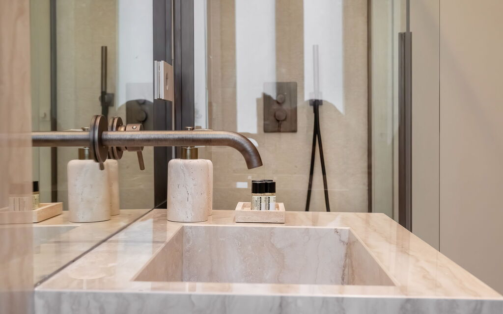 Roma S011 - Minimalist Boutique Apartment