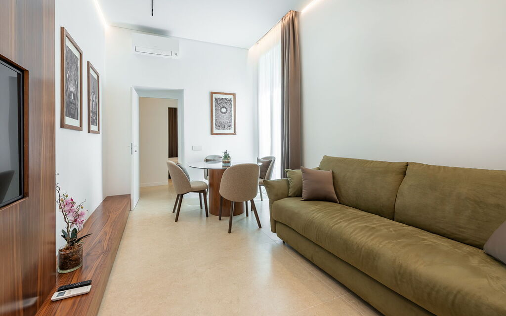 Roma S011 - Minimalist Boutique Apartment
