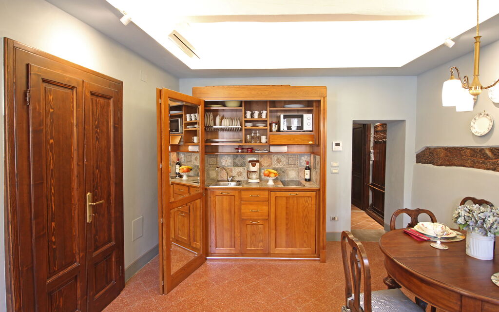 La Casa sulla Piazza: Esszimmer, Küche, Wohnzimmer