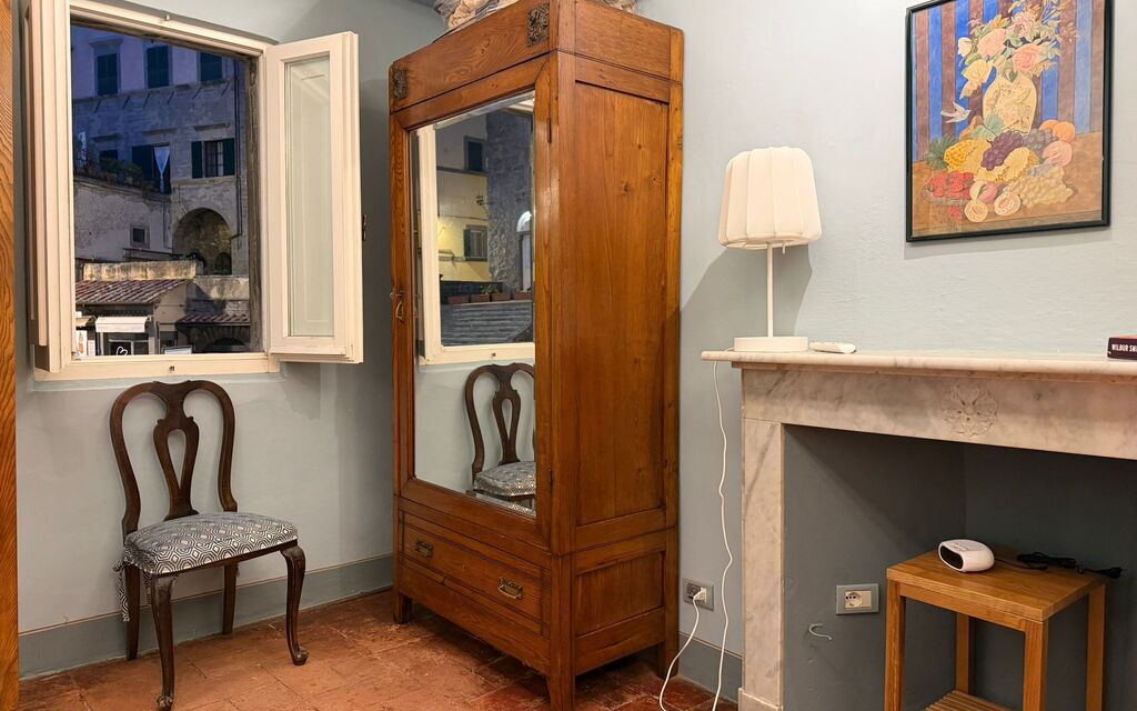 La Casa sulla Piazza: Ansichten, Schlafzimmer, Zimmerdetails