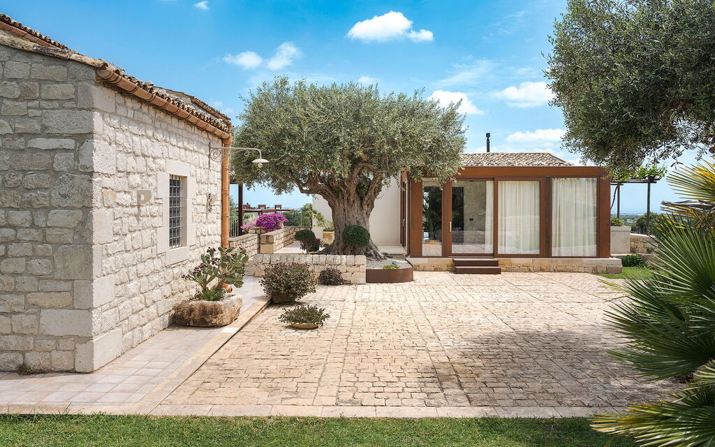 Sicilia 047 - Corte Antigua