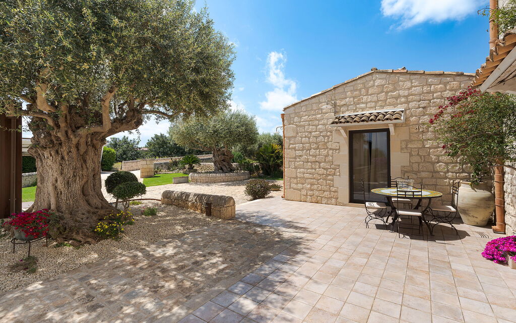 Sicilia 047 - Corte Antigua