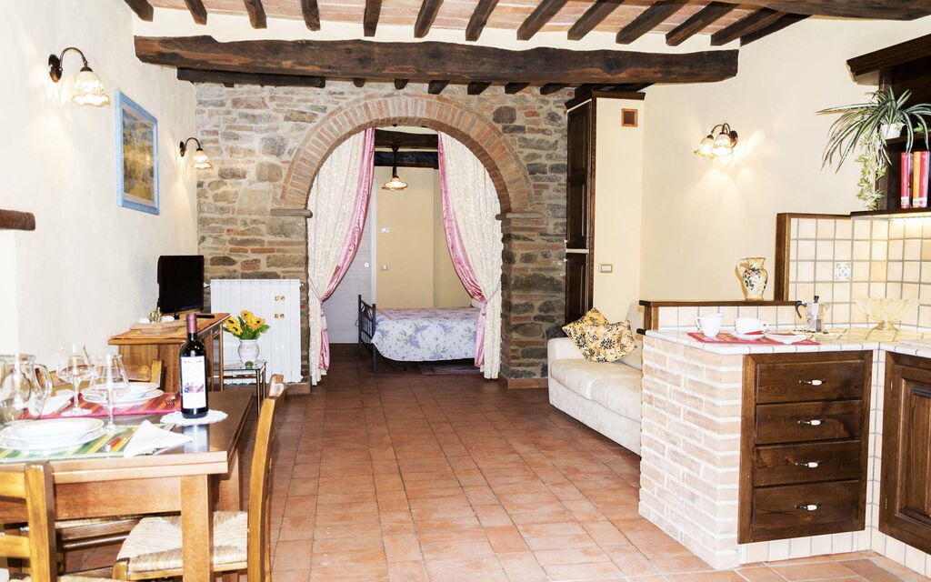 Appartamento Le Ceramiche: Main entrance, dining room and living room