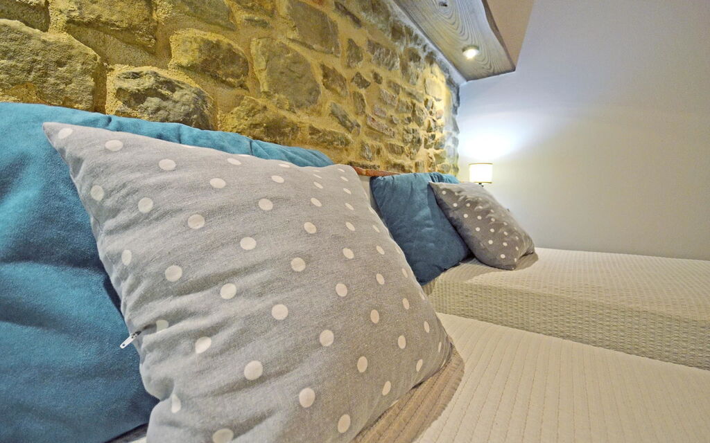Appartamento Luna: Double bedroom detail