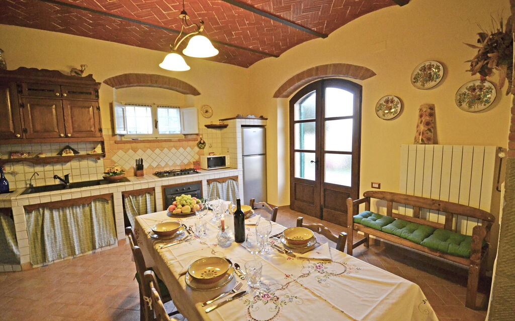 Appartamento Luna: Dining room and kitchen