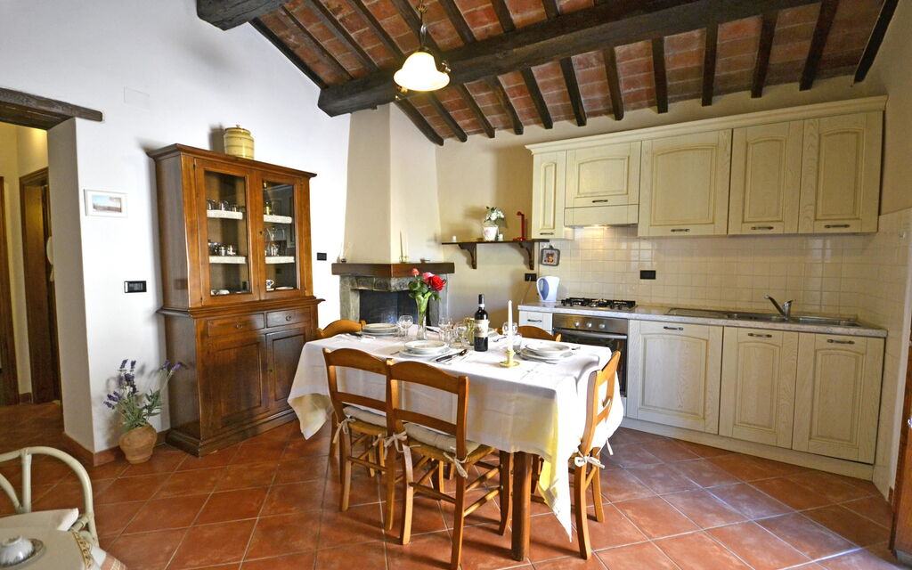 Casa i Pini: Kitchen and dining room