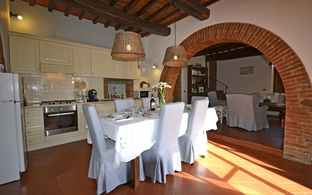 Casa i Pini: Kitchen and dining room
