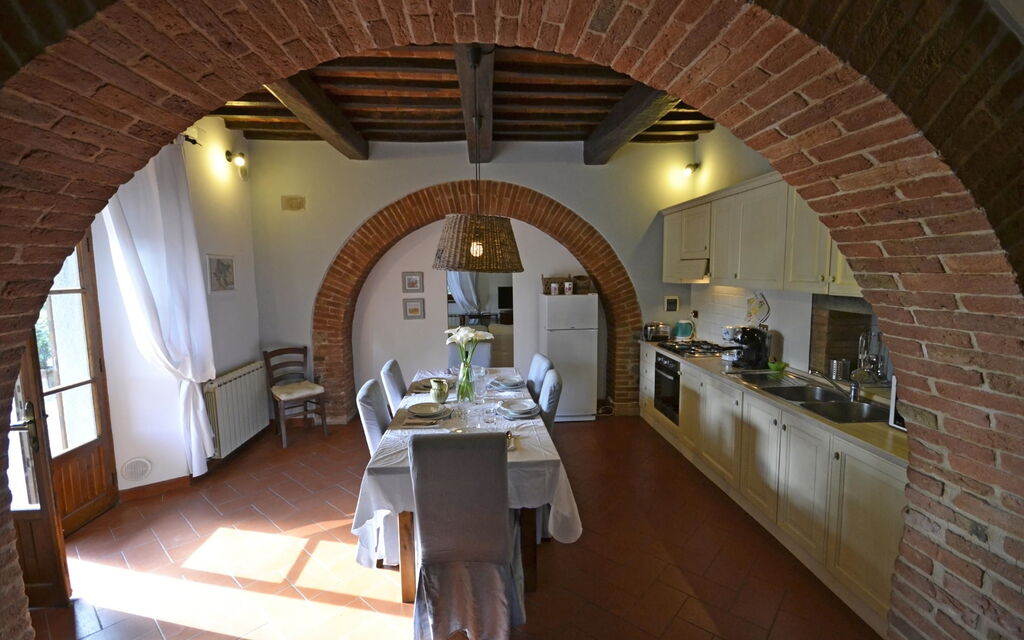 Casa i Pini: Kitchen and dining room