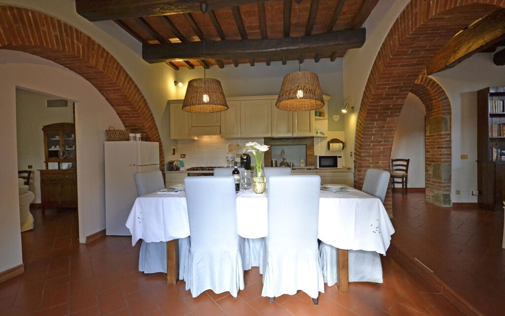 Casa i Pini: Kitchen and dining room