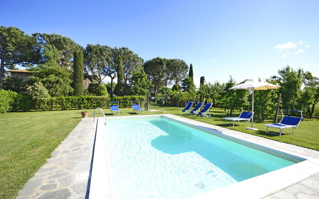 Casa i Pini: Swimming pool and garden