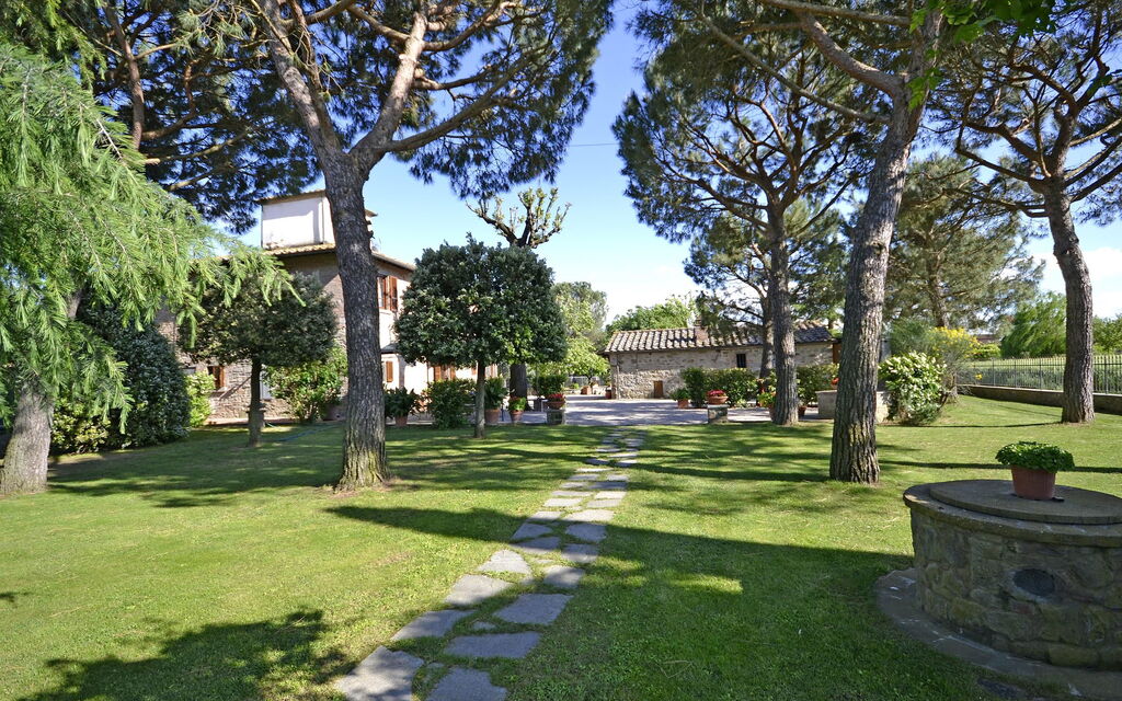 Casa i Pini: Garden and outdoor view