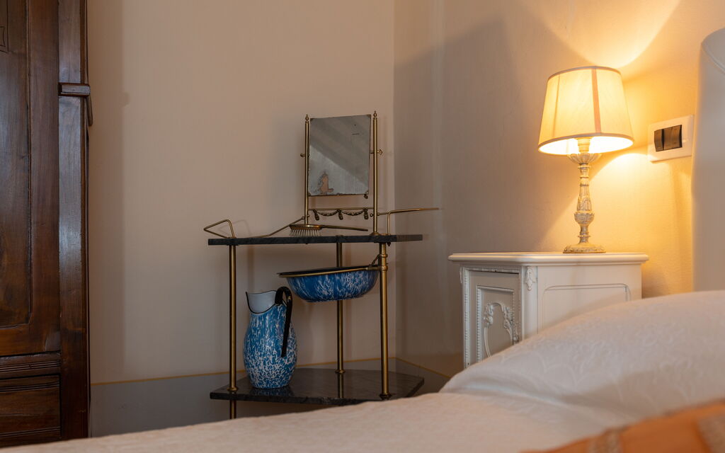 Villa San Pietro: Double bedroom detail