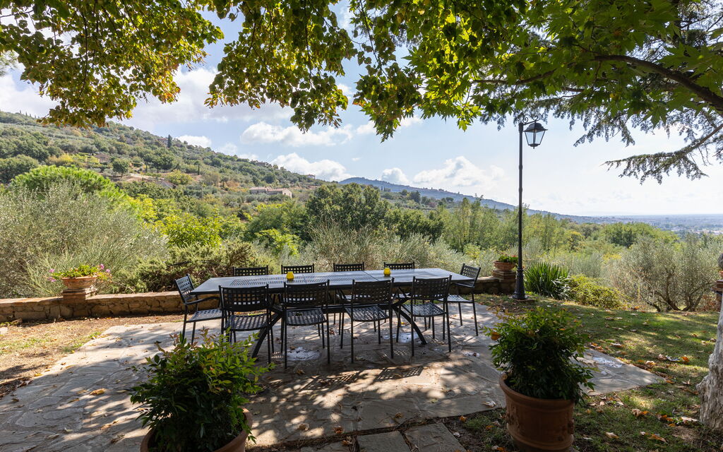 Villa San Pietro: Veranda and garden