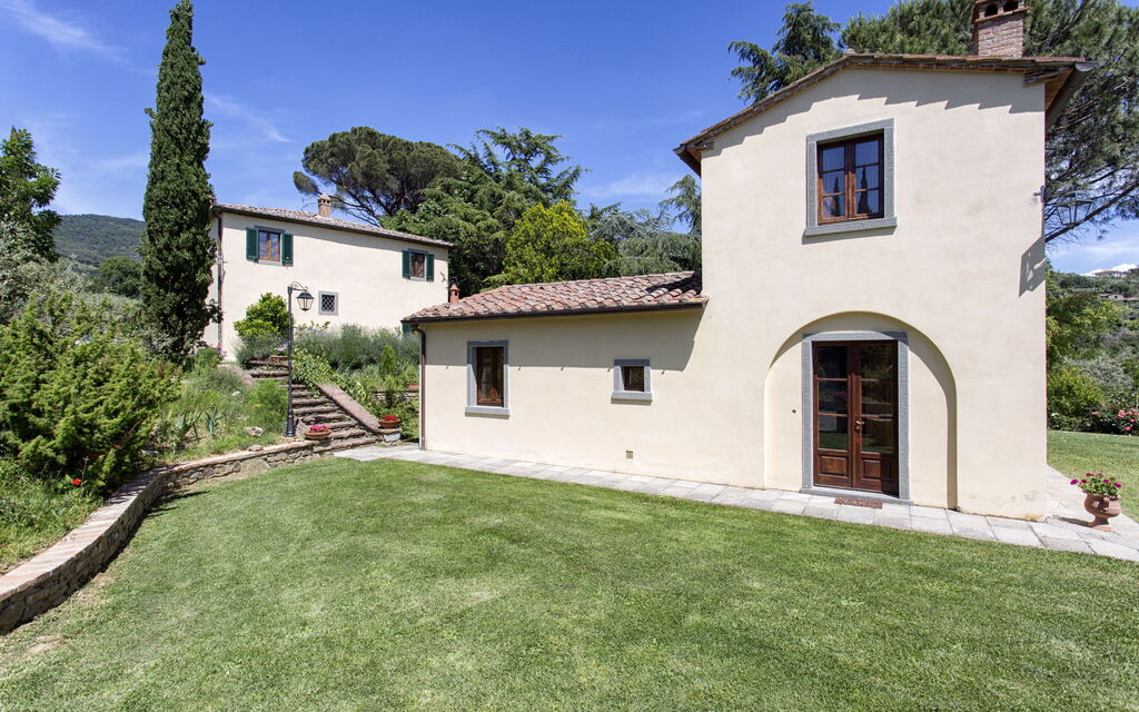 Villa San Pietro: Garden and outdoor view