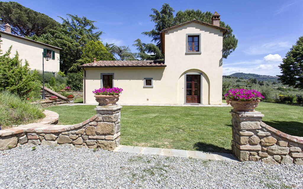 Villa San Pietro: Garden and outdoor view
