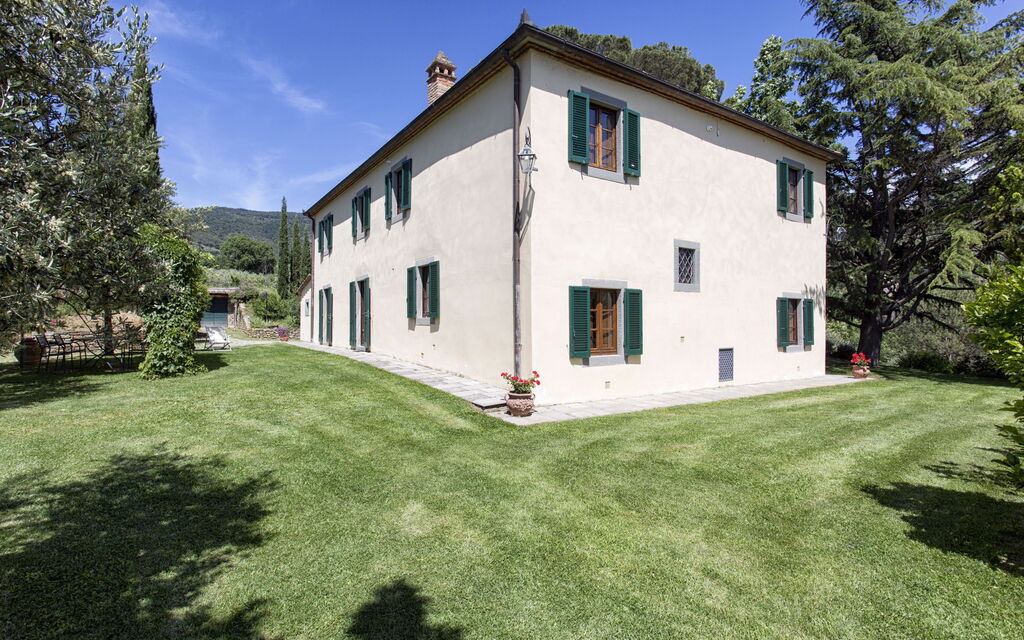 Villa San Pietro: Garden and outdoor view