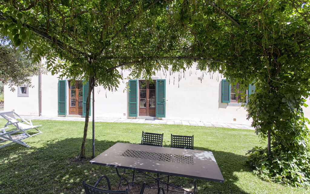 Villa San Pietro: Garden and veranda