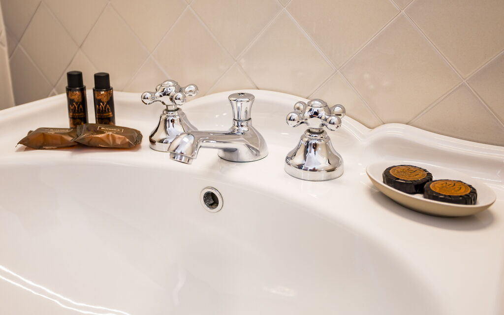 Appartamento La Corte: Bathroom detail