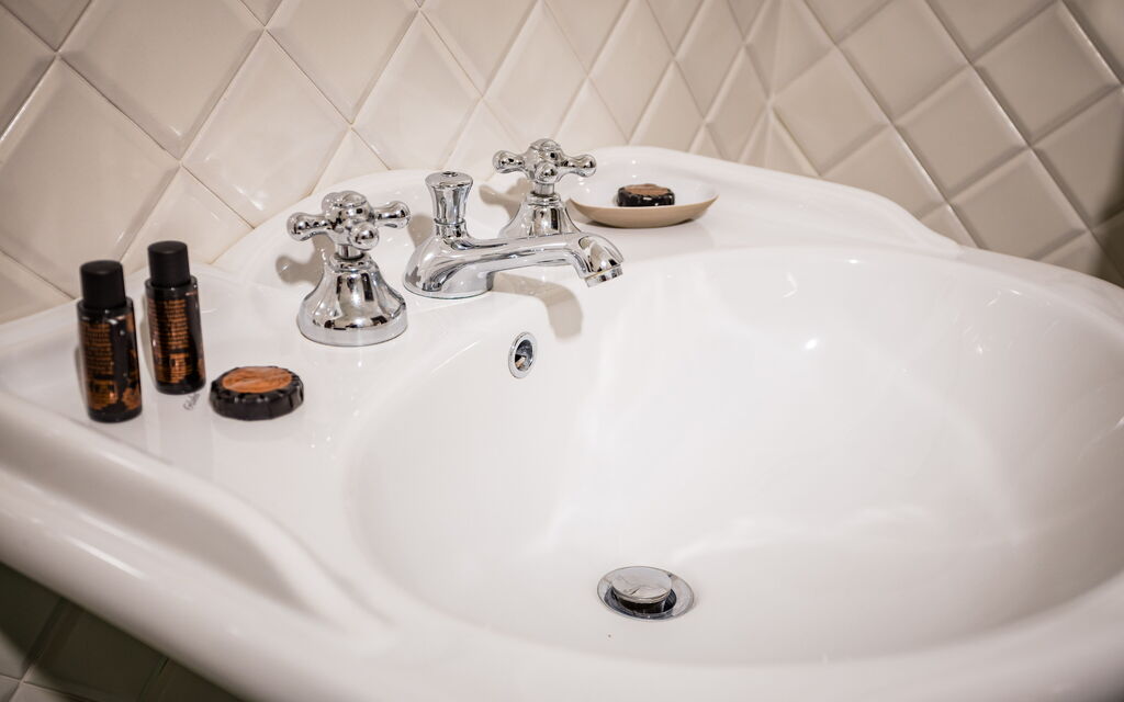 Appartamento La Corte: Bathroom detail