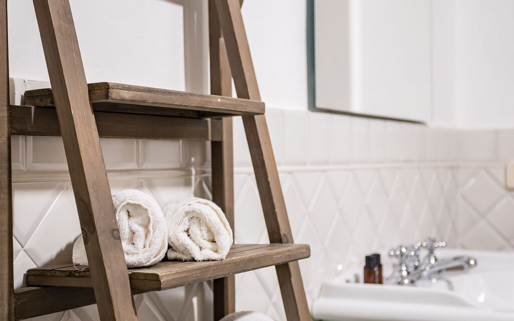Appartamento La Corte: Bathroom detail